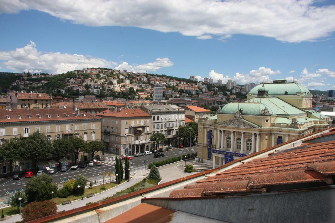 Apartment In City Center Rijeka Luaran gambar