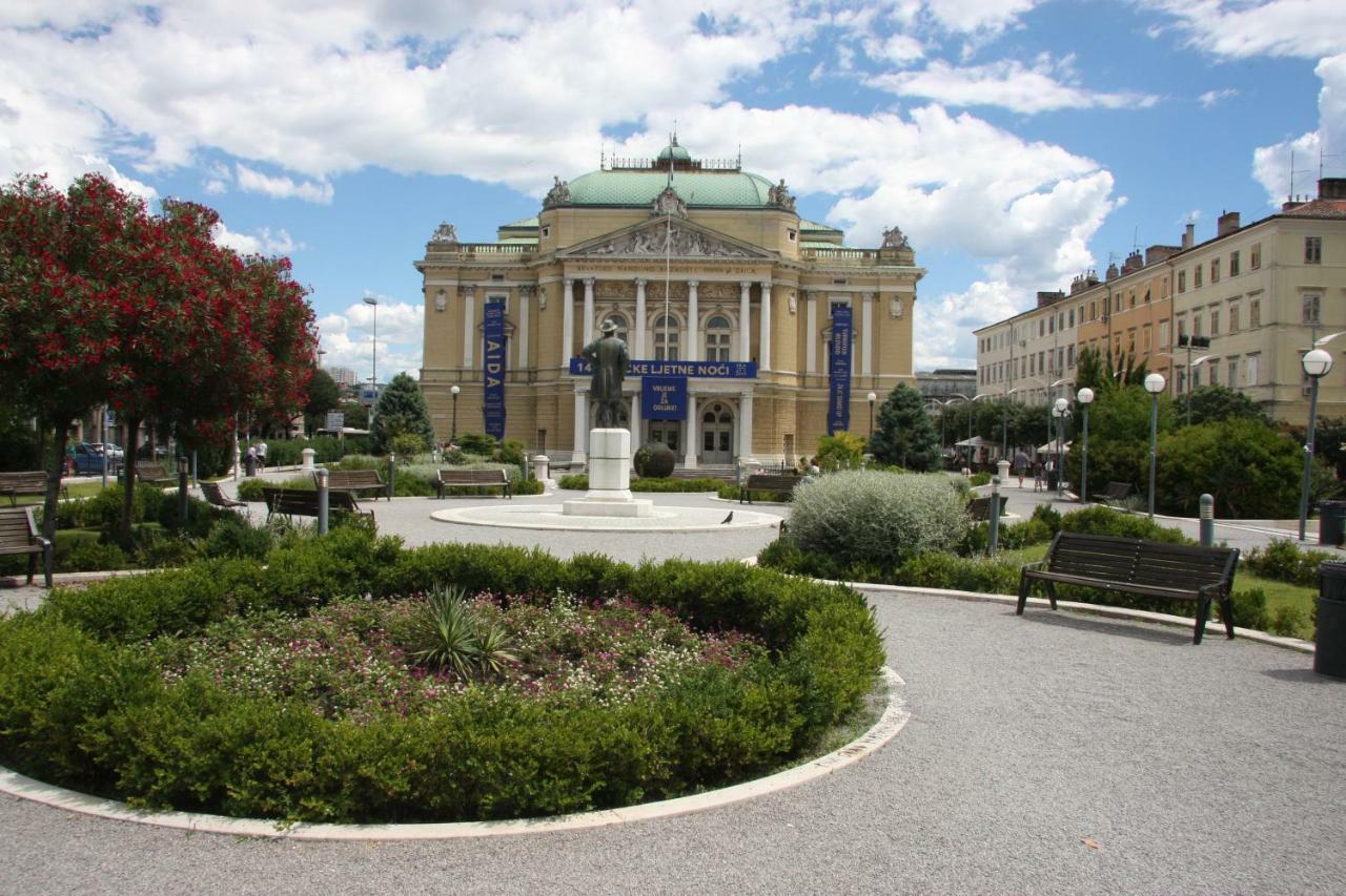 Apartment In City Center Rijeka Luaran gambar